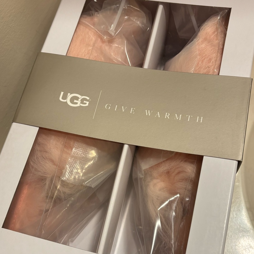 UGG FLUFF MOMMA SLIPPERS! BRAND NEW! NEVER WORN! Pink — Size 7